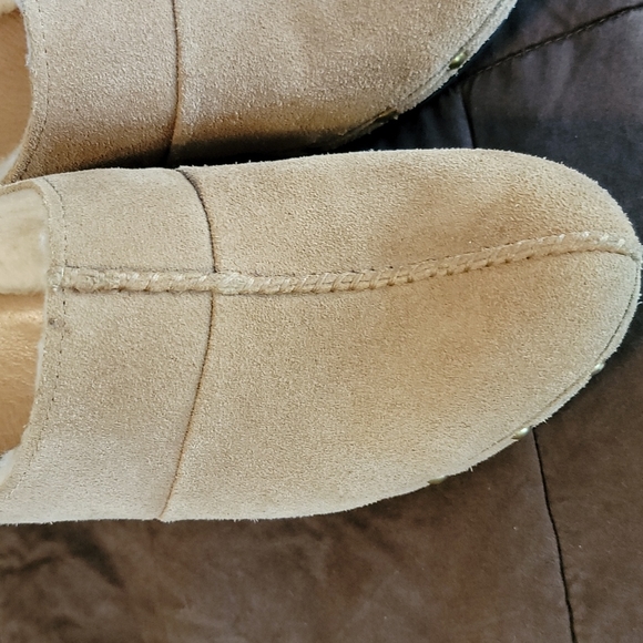 ***UGG Clogs*** - Picture 3 of 16